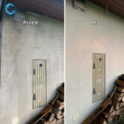 DIWN Nikodem Pańko - Zdjęcie elewacji budynku w układzie 'przed i po' czyszczeniu. Widoczne zabrudzenia usunięte, odświeżona powierzchnia. Drewno obok ściany.
