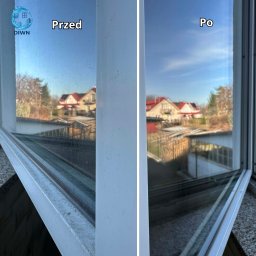 DIWN Nikodem Pańko - Okno PCV, widok z bliska: lewa strona brudna z zaciekami, prawa strona czysta, odbijająca krajobraz. Układ 'przed i po' z wyraźnymi napisami.