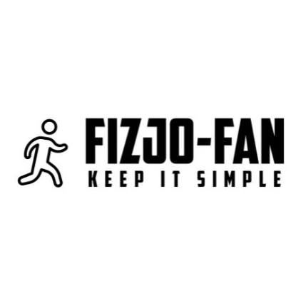 Czarno-białe logo 'FIZJO-FAN' z biegnącą postacią i hasłem 'KEEP IT SIMPLE'. Minimalistyczny design, sugerujący dynamikę i prostotę w fizjoterapii.