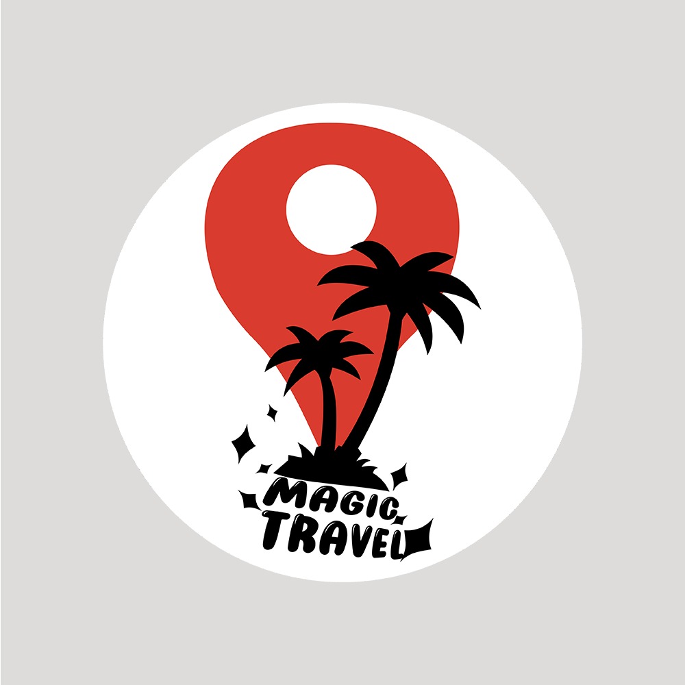 Logo 'Magic Travel' z czerwoną pinezką, czarnymi palmami i gwiazdkami na białym tle. Stylizowane litery z efektem cienia. Grafika w okręgu na szarym tle.