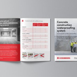 JAKUB KRASOWSKI RELOAD - Broszura informacyjna o systemie hydroizolacji betonu Schomburg. Zawiera dane techniczne, schematy instalacji i zdjęcie inżynierów analizujących plan na tle betonowej ściany.