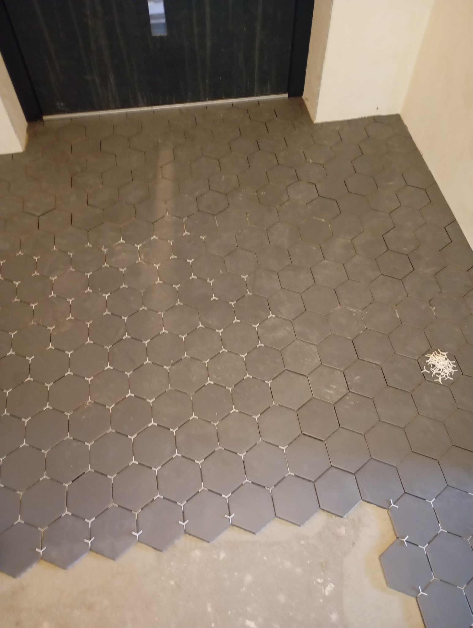 Podłoga z malutkich heksagonow
