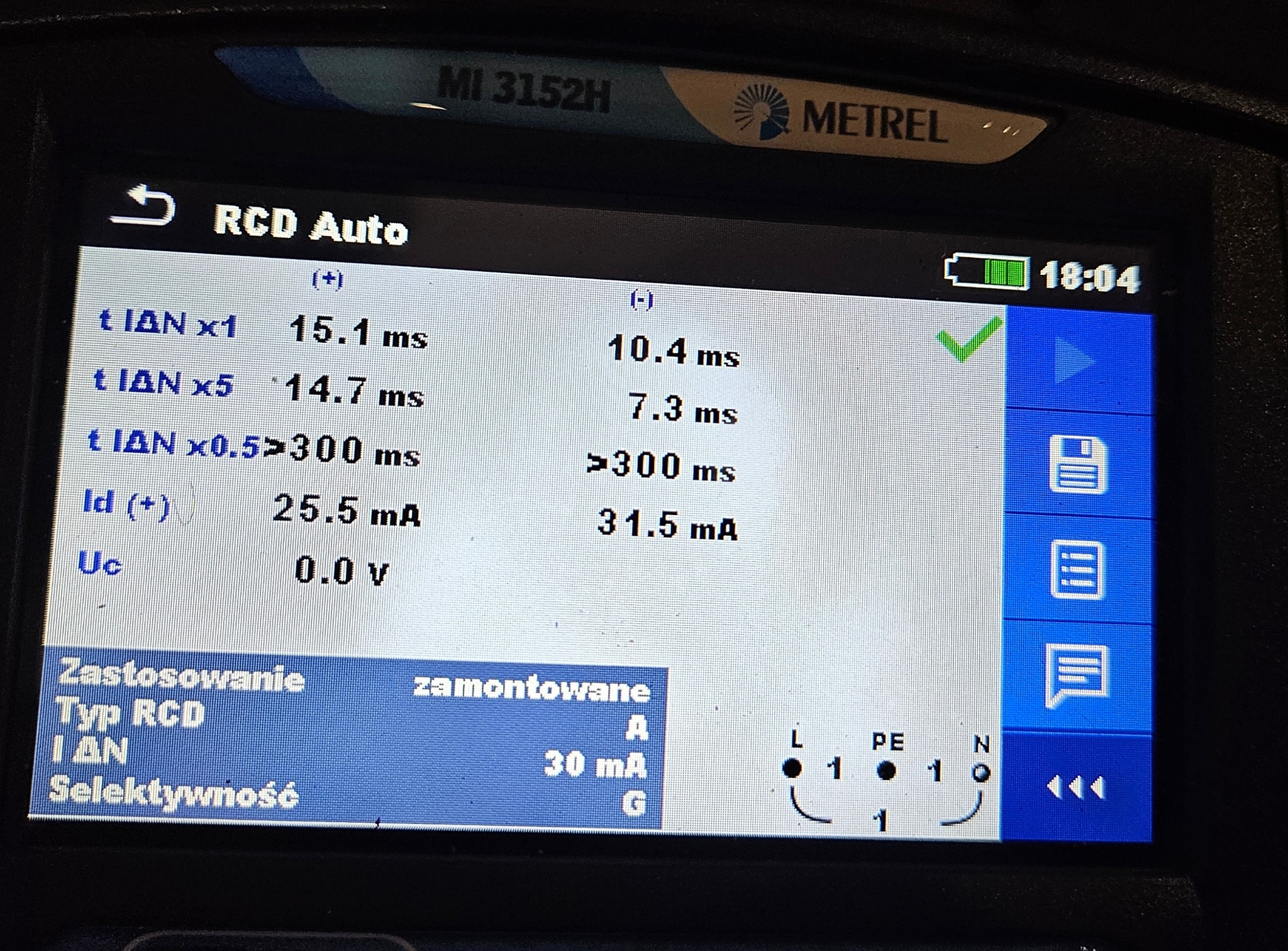Ekran miernika elektrycznego Metrel MI 3152H z wynikami testu RCD Auto, wskazującymi parametry t IAN x1, x5, x0.5, Id (+) i Uc. Widoczne wartości pomiarowe w ms i mA.
