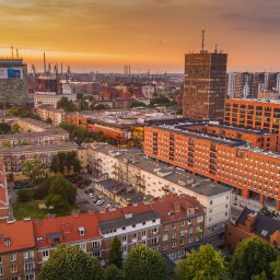 Posiadam uprawnienia do lotów dronem i bardzo lubię wykorzystywać ujęcia z powietrza, które pokazują wydarzenie z zupełnie innej perspektywy.
Portfolio:
https://www.facebook.com/drozdowskit
Instagram:
https://www.instagram.com/drozdowski_tomasz_