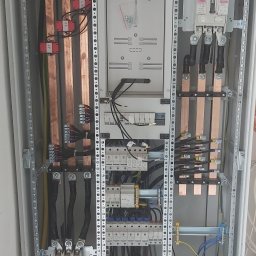 Budowa i montaż rozdzielnicy głównej hotelu - praca z projektem.