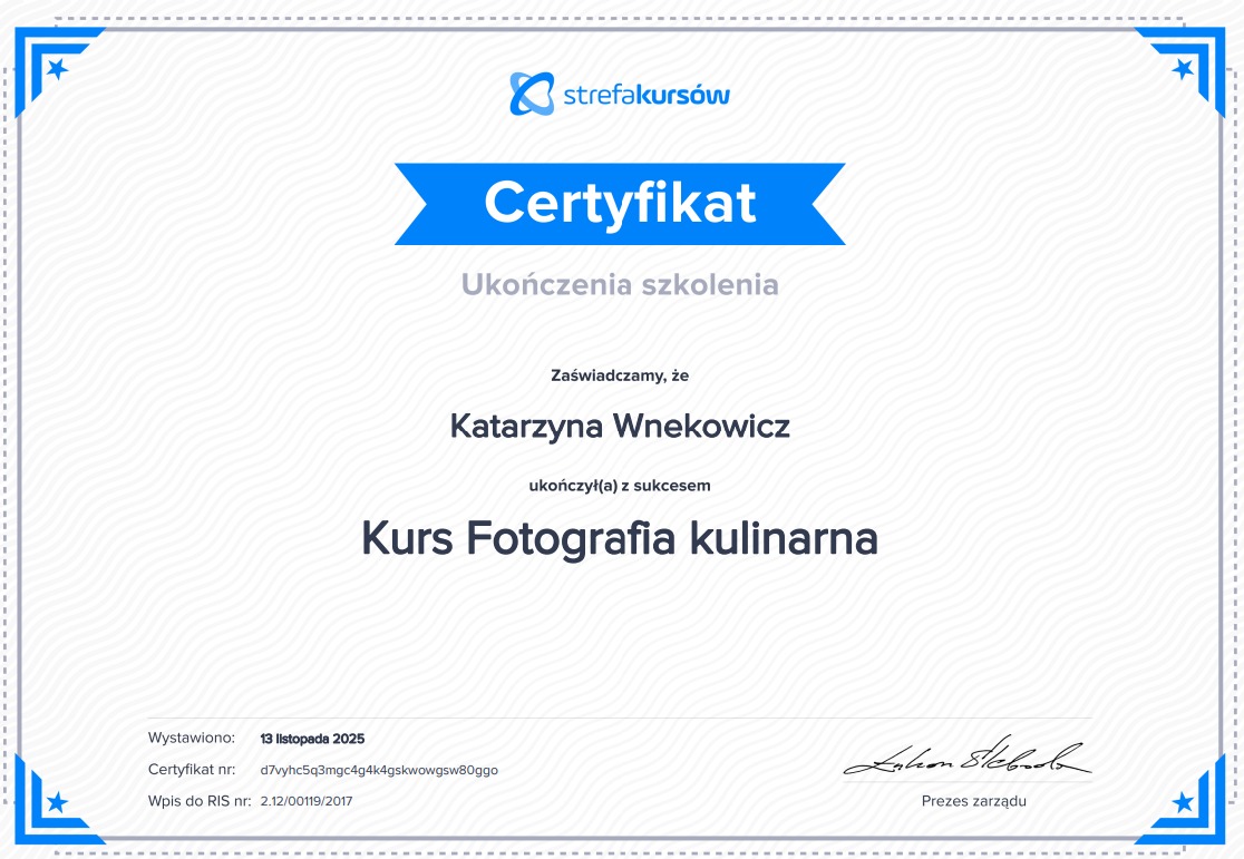 Certyfikat ukończenia kursu fotografii kulinarnej dla Katarzyny Wnekowicz, wystawiony 13 listopada 2025 przez Strefa Kursów. Dokument w niebieskiej ramce.
