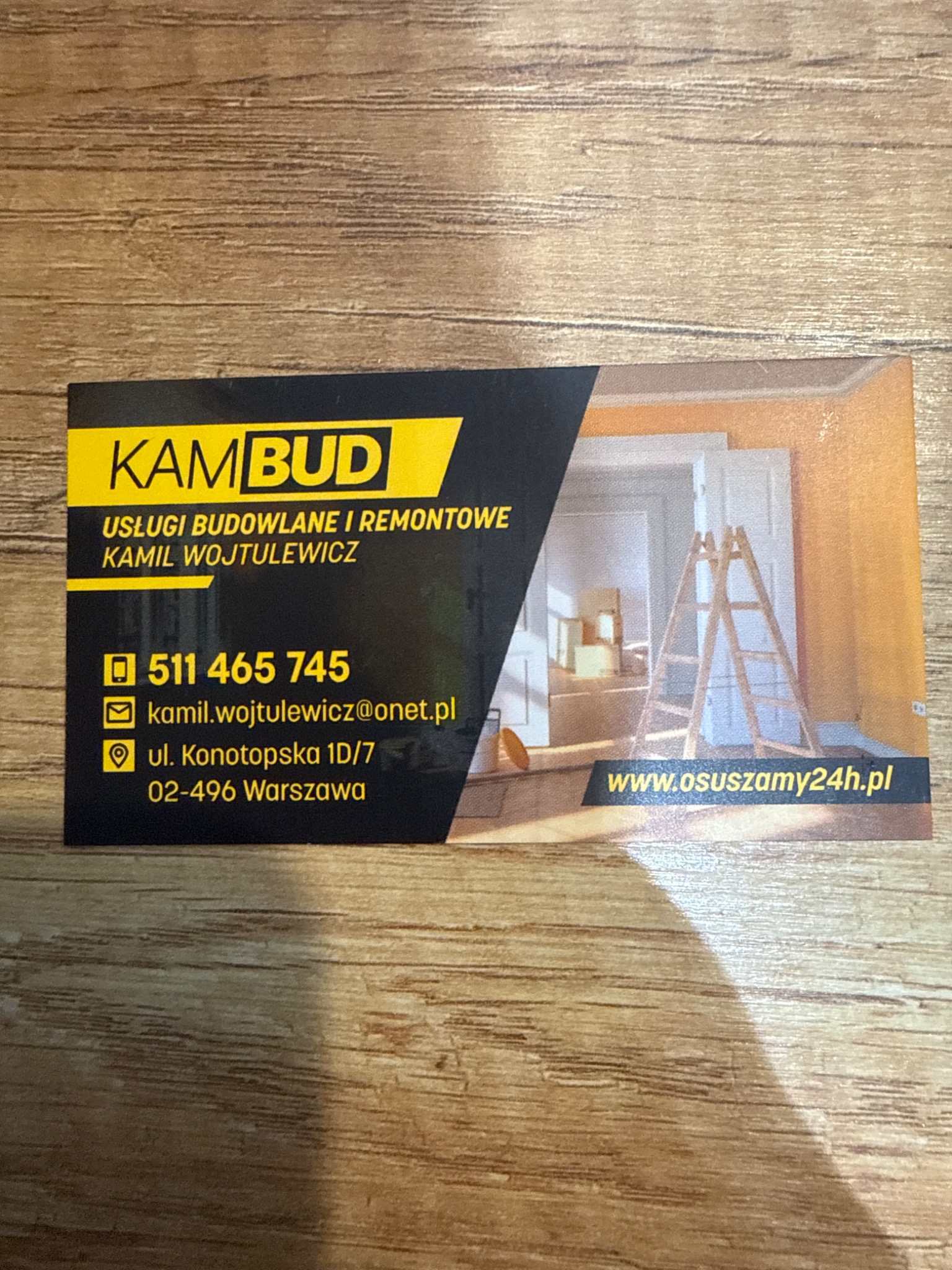 Wizytówka firmy KAMBUD z usługami budowlanymi i remontowymi, numerem telefonu, adresem e-mail, adresem w Warszawie i adresem strony internetowej.