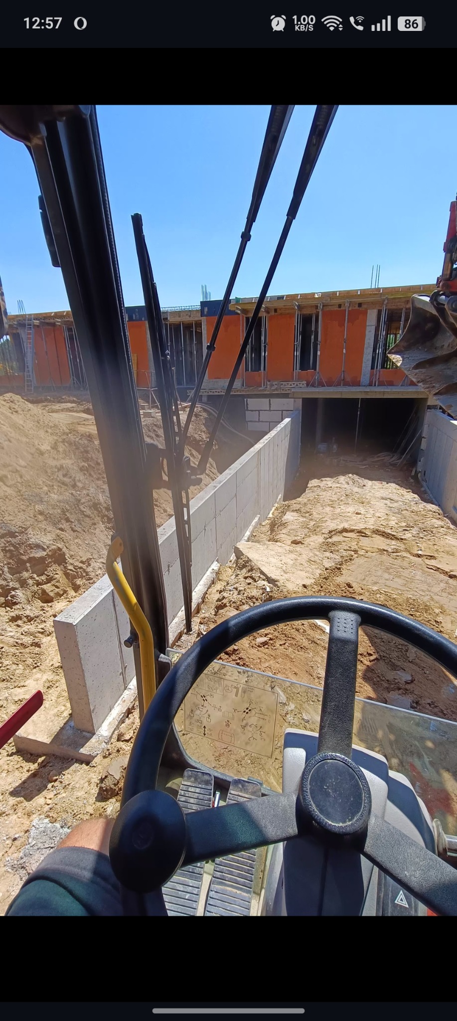 Mur oporowy wjazdowy do garażu podziemnego