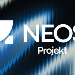 STARCZYNSKI - Graficzne logo 'NEOS Projekt' na abstrakcyjnym, pionowym tle w odcieniach błękitu i bieli. Nowoczesny design z wyraźnym kontrastem kolorystycznym.