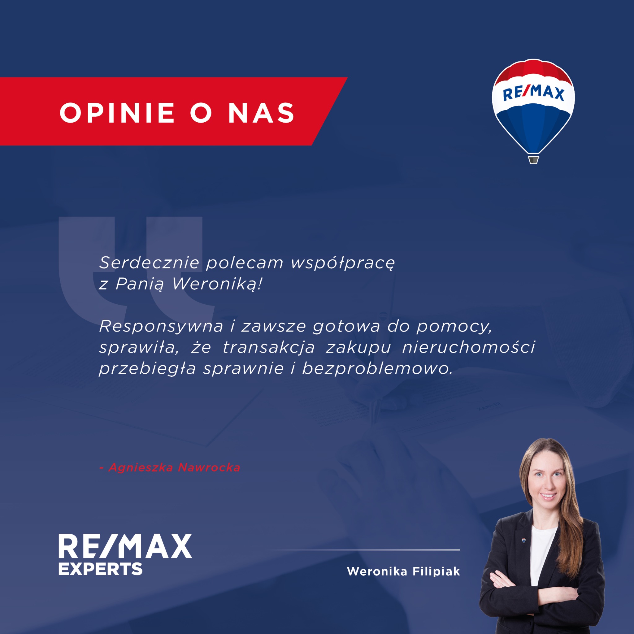 Opinia o agencji nieruchomości RE/MAX Experts z portretem Weroniki Filipiak. Tekst rekomendacji na niebieskim tle z logo firmy.