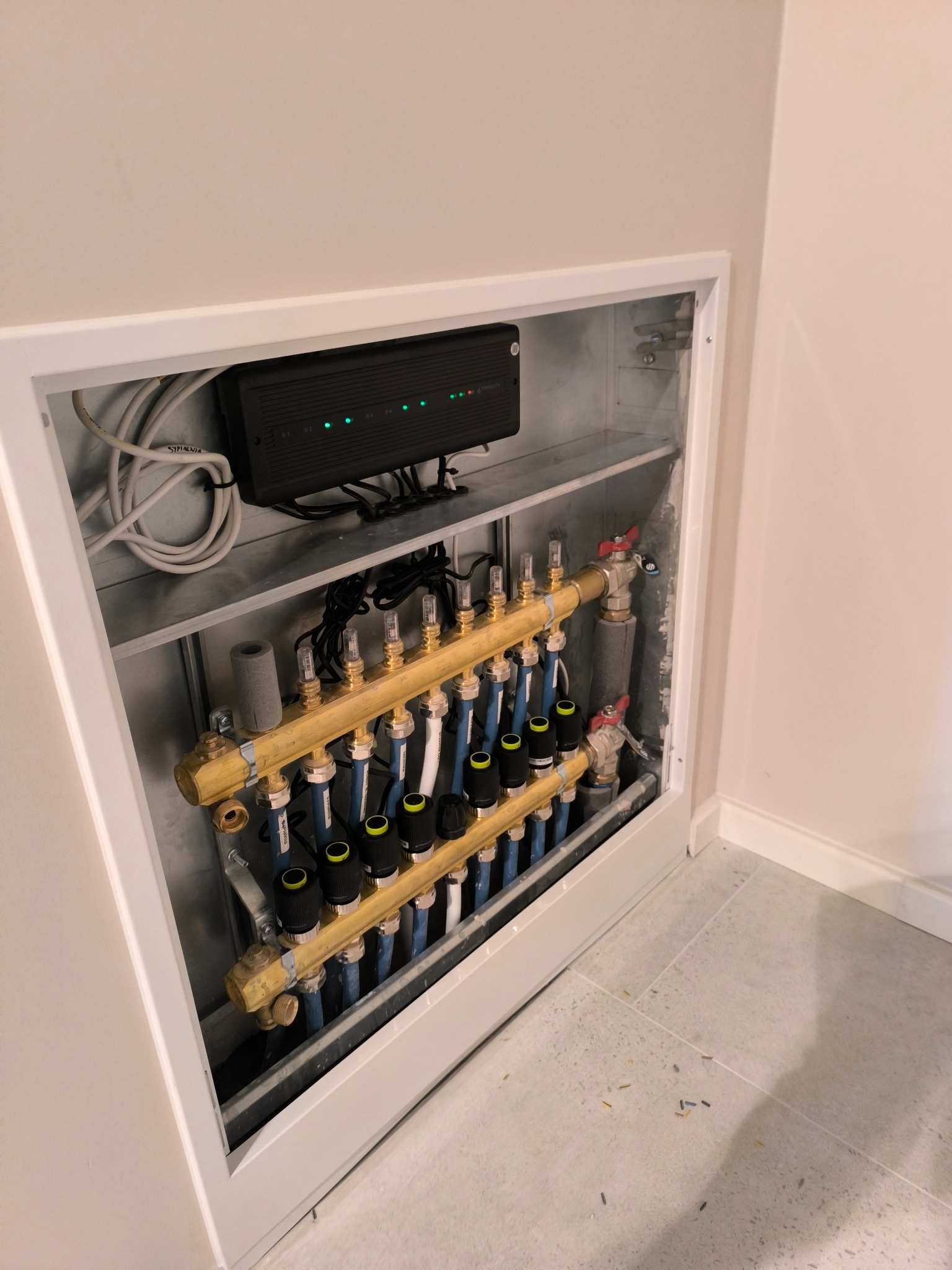 ogrzewanie podłogowe ze sterowaniem