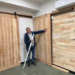 FHU Tom Drew Bud - Drzwi przesuwne i dekoracyjna ściana ż naturalnego drewna