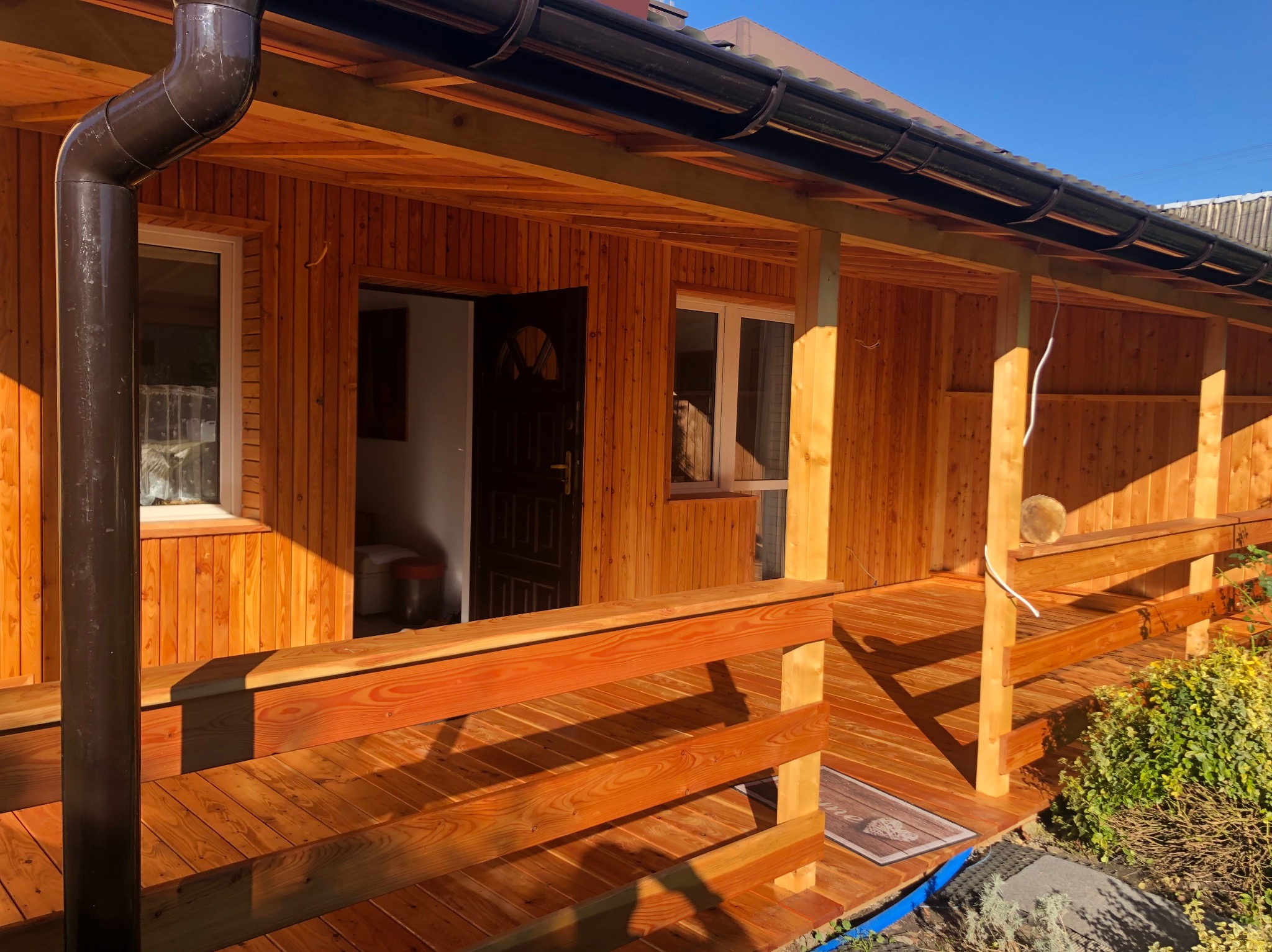 Taras za domem wraz z dachem