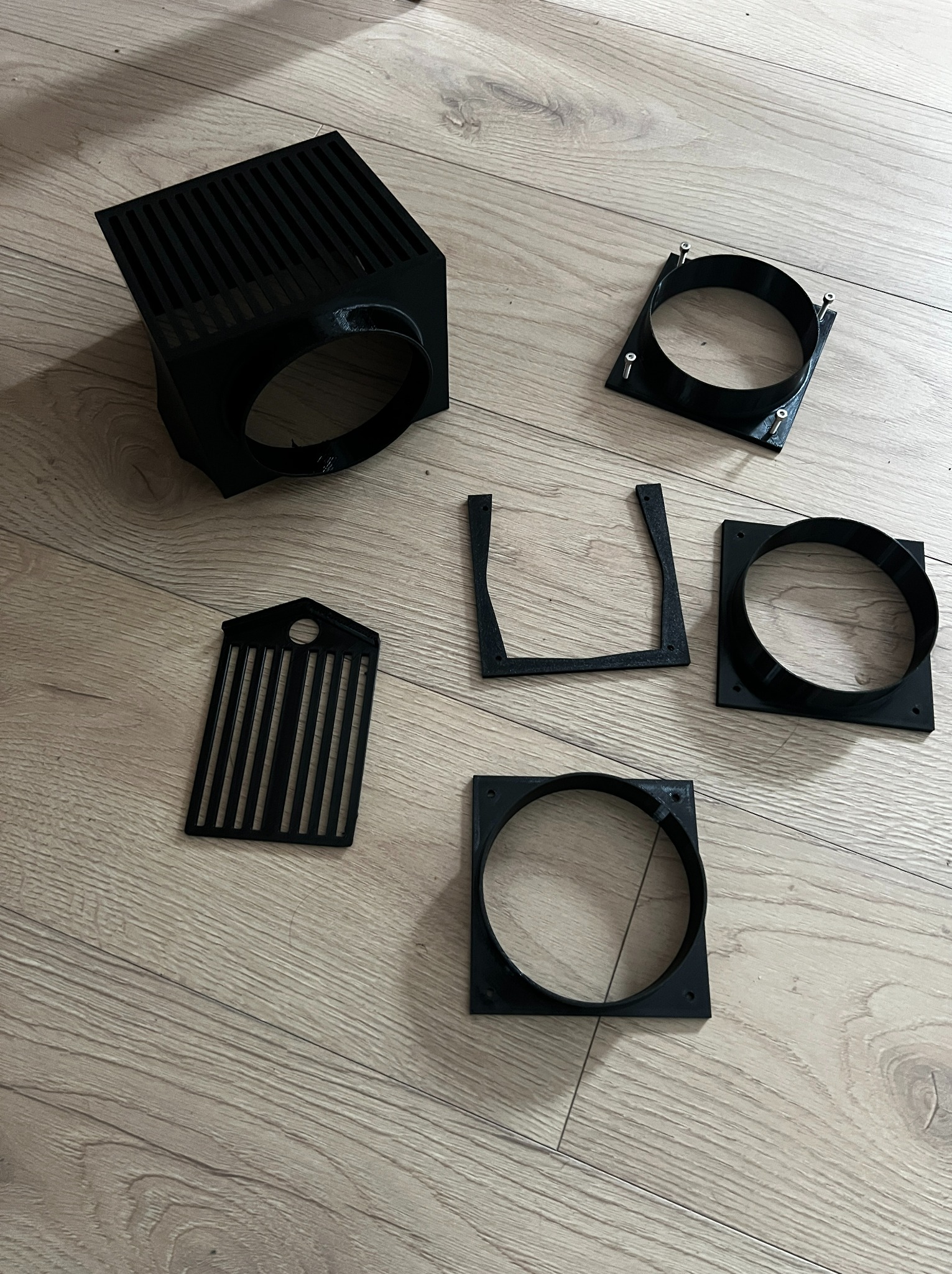 własny projekt i wykonanie zewnętrznej kuwety dla szynszyli