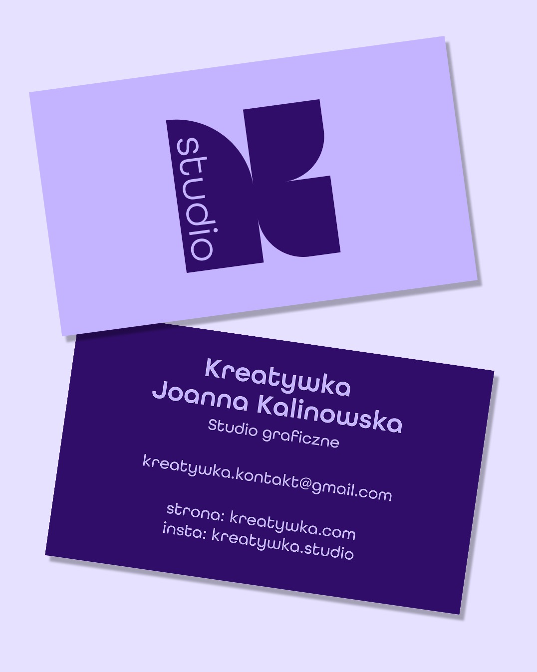 Dwie wizytówki w odcieniach fioletu: górna z logo 'K studio', dolna z danymi kontaktowymi 'Kreatywka Joanna Kalinowska'.