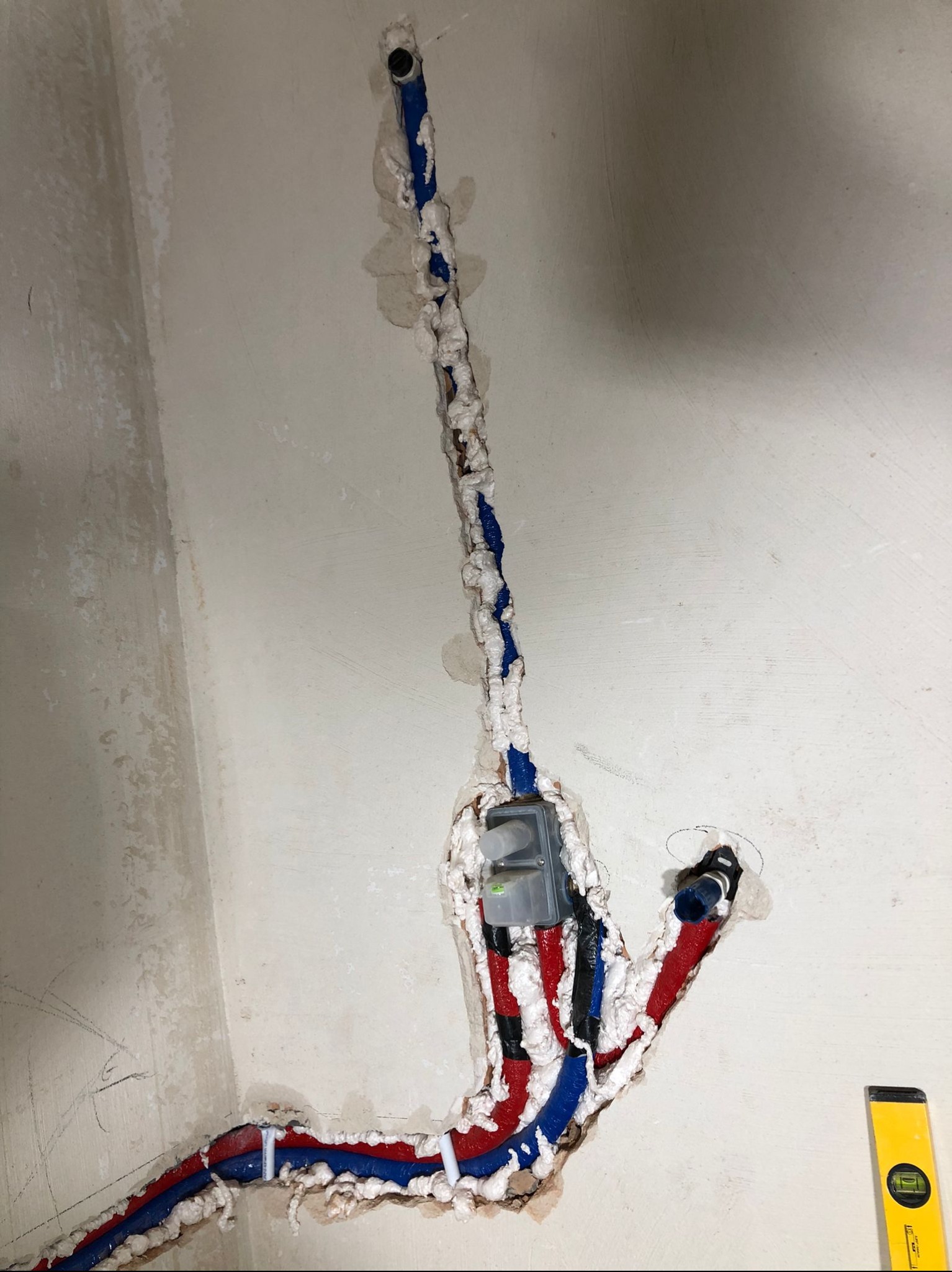 Montaż bateri podtynkowej