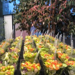 SAŁATKA EDAMAME W MONOPORCJACH