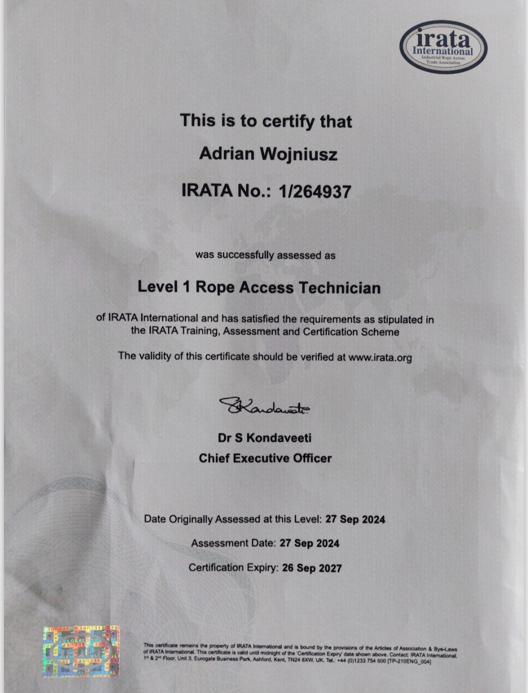 Certyfikat IRATA Level 1 Rope Access Technician dla Adriana Wojniusza, ważny do 26.09.2027. Dokument z datami oceny i numerem licencji.