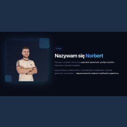 Norbert Olszewski Trener Fitness - Zdjęcie profilowe Norberta, uśmiechniętego mężczyzny w sportowej koszulce, na tle minimalistycznego, ciemnoniebieskiego layoutu z tekstem o jego ofercie treningowej.