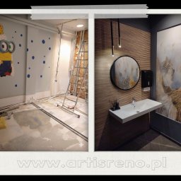 ARTIS RENO SP. Z O.O. - Zdjęcie 'przed i po' adaptacji toalety w restauracji: surowe ściany z instalacją vs. wykończona łazienka z drewnianą okładziną, lustrem i umywalką.