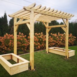 Wood brother - Przed domem Ł&oacute;dź