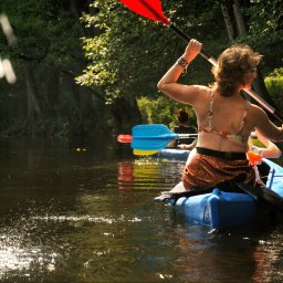 Przez cały rok prowadzę zorganizowane wyjazdy z aktywnym wypoczynkiem na łonie przyrody, nauką języka angielskiego i hiszpańskiego. 