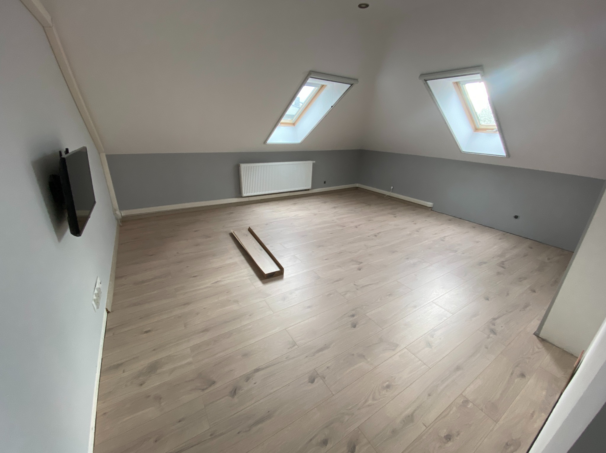 Montaż paneli laminowanych