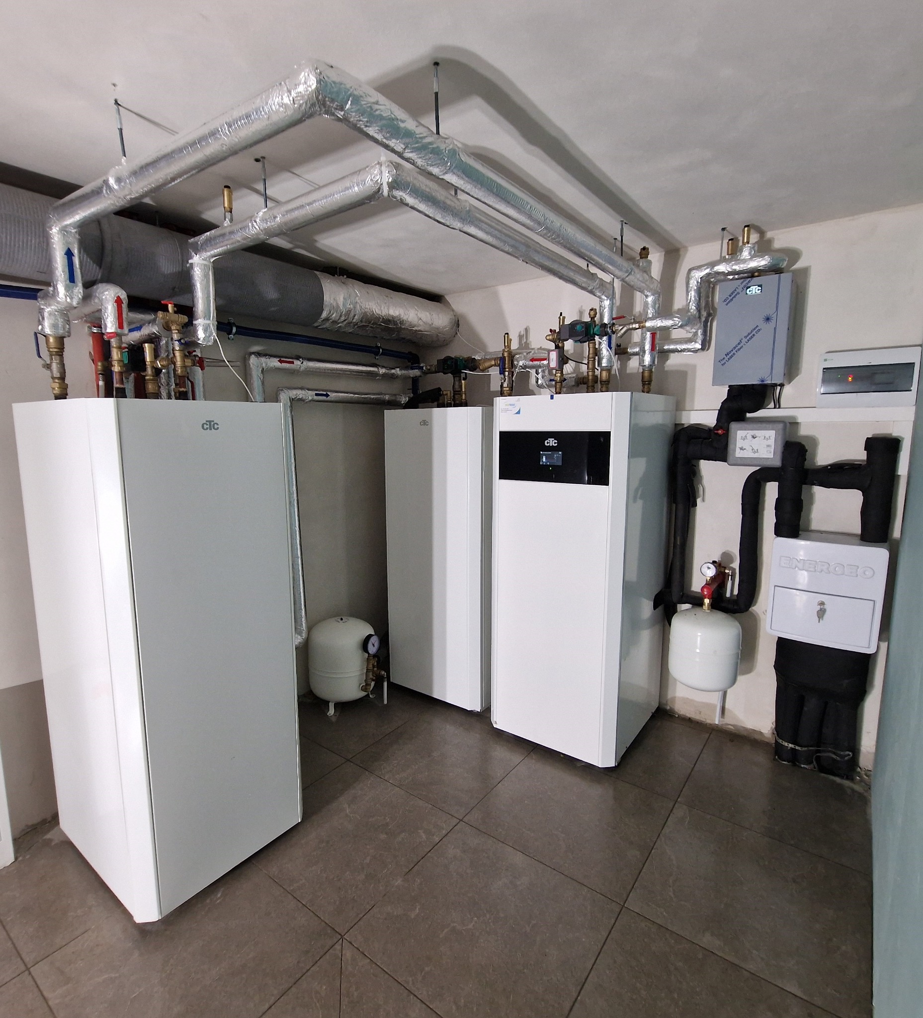 Kompleksowa realizacja: wód-kan, c.o., gruntowa pompa ciepła, rekuperacja.