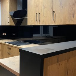 DIMENSO Sp. z o.o. - Czarne szkło