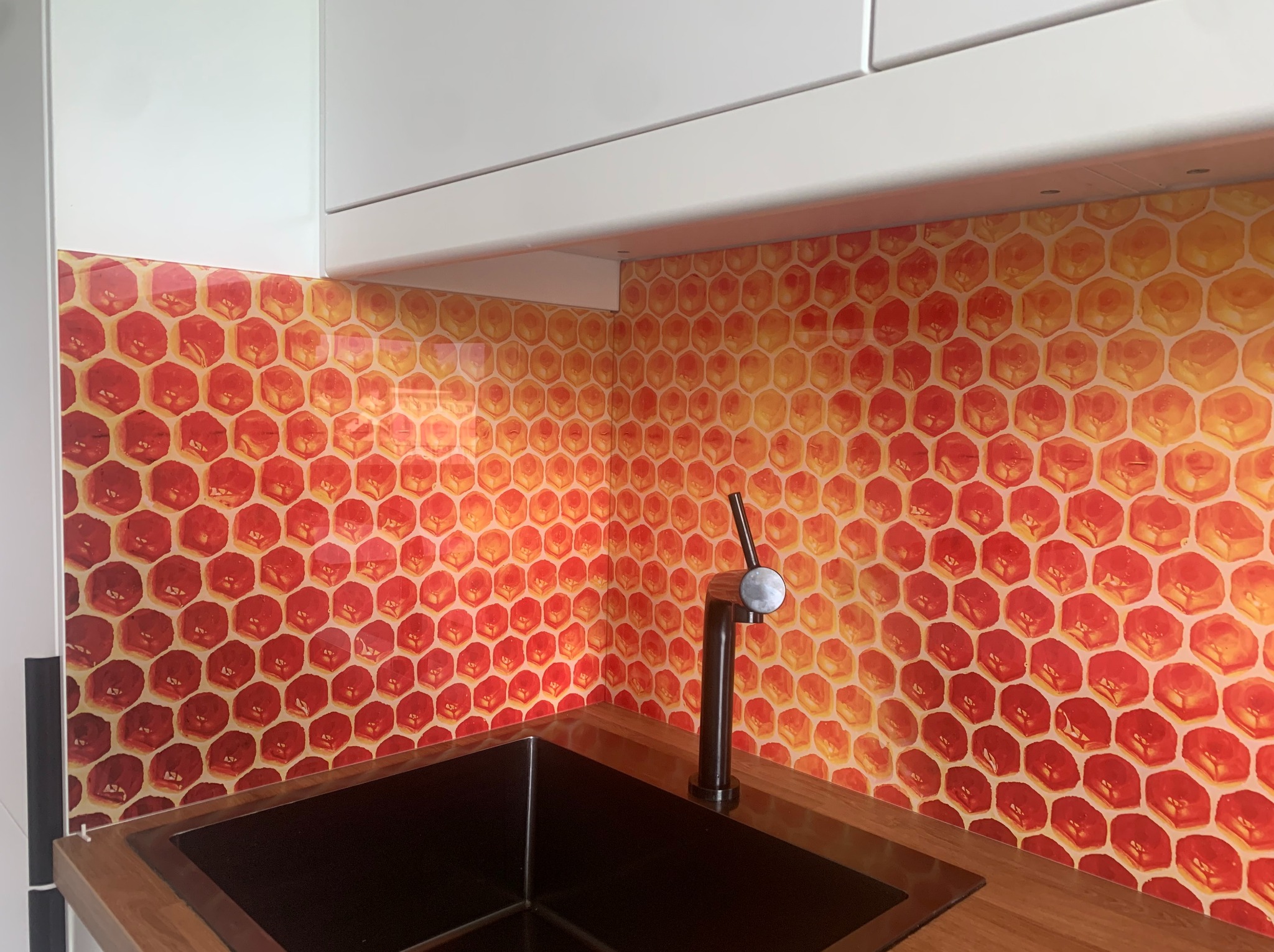 Precyzyjne wycięcia pod szafki górne