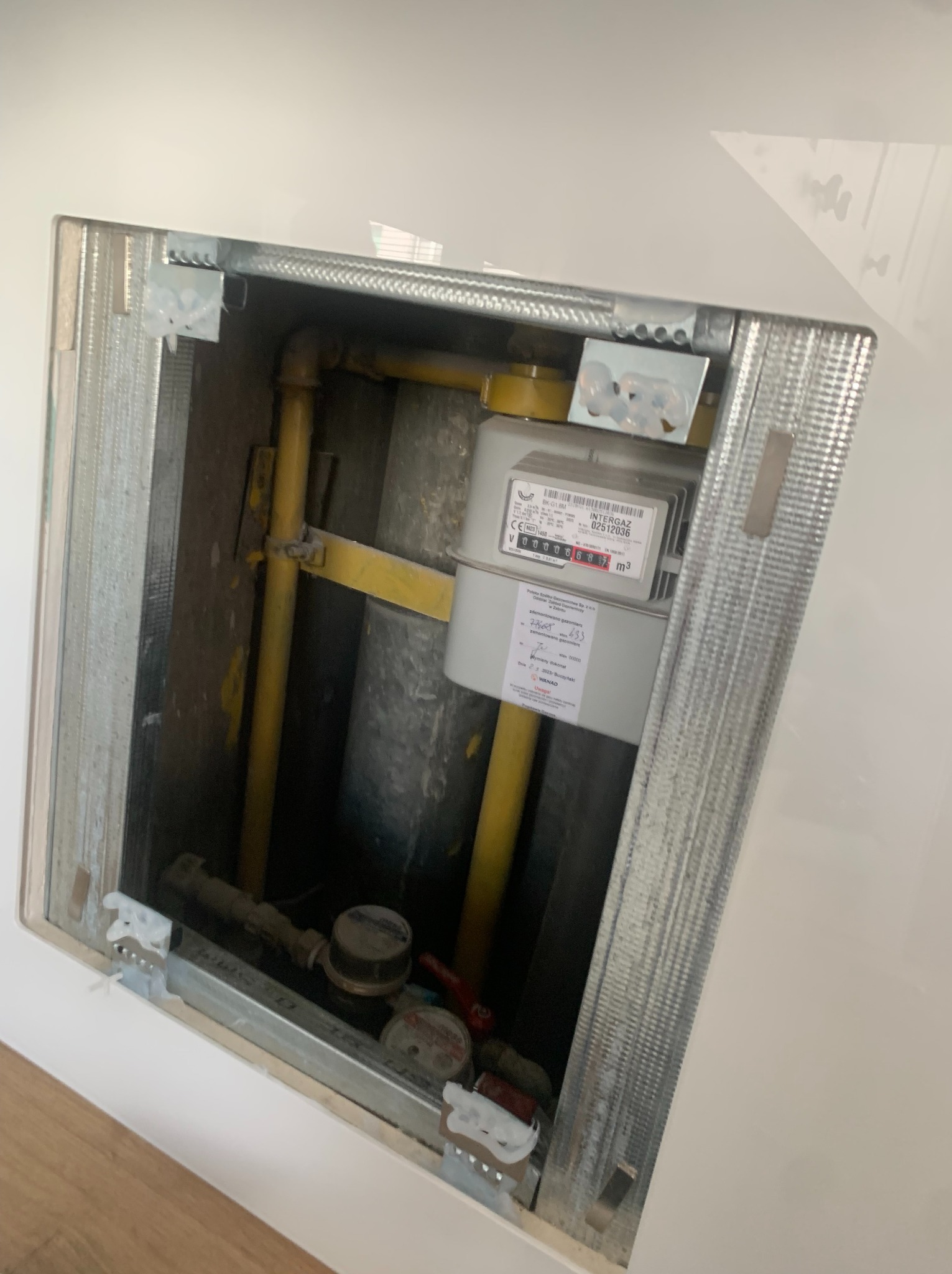 Wycięcie pod licznik gazu z możliwością rewizji