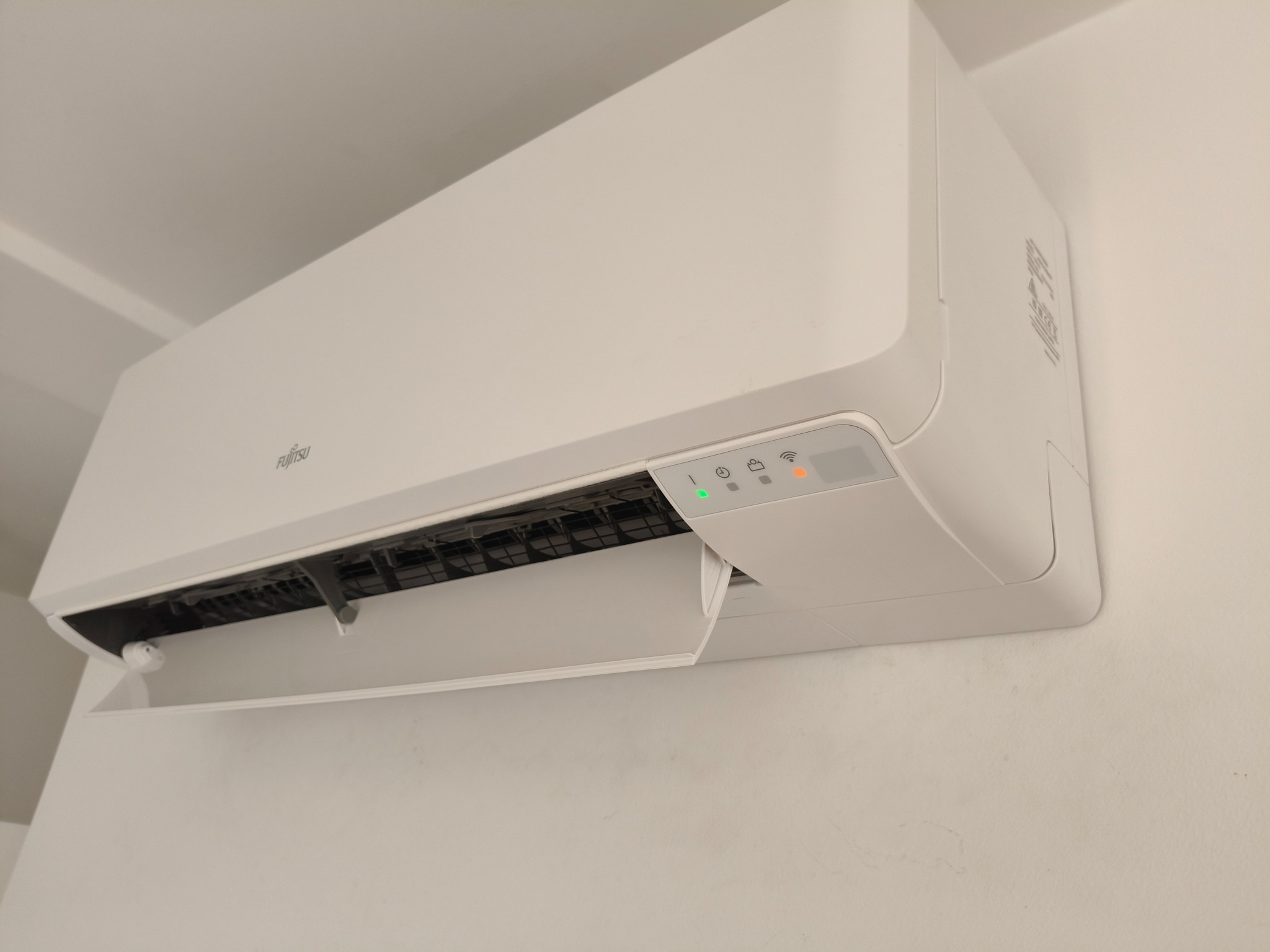 Najbardziej popularny model Fujitsu - KMCG. Prostota i elegancja