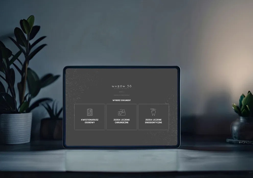 Tablet prezentuje interfejs strony z dokumentami dentystycznymi WAZÓW 56 w Zielonej Górze. Wybór: kwestionariusz, zgoda na leczenie chirurgiczne i endodontyczne.