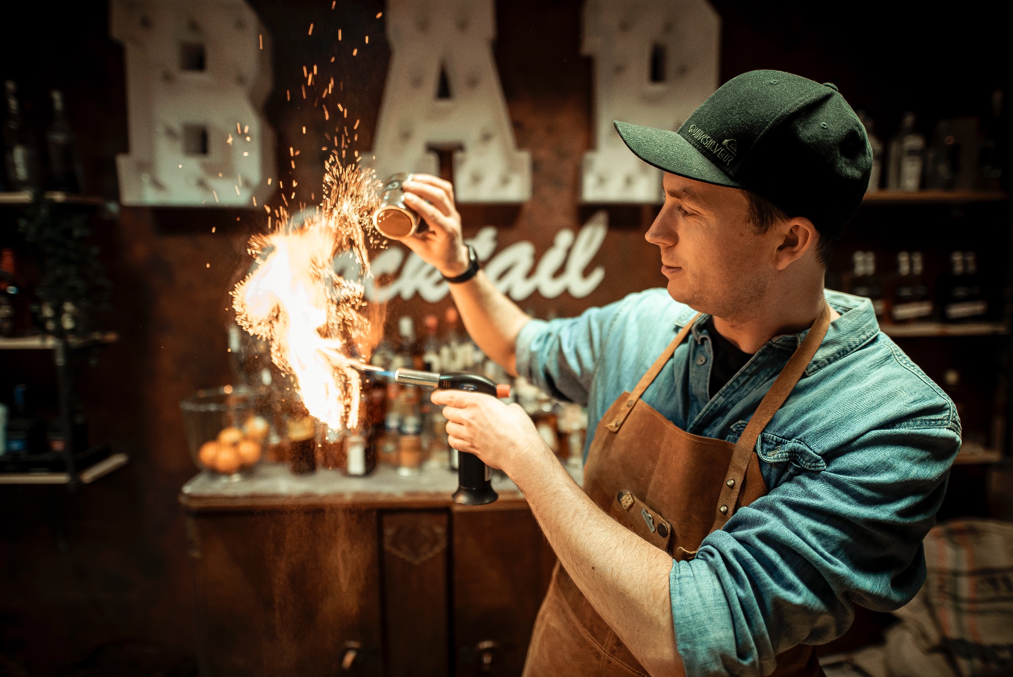 BarCocktail to 16 lat doświadczenia, zjawiskowe pokazy barmańskie i mobilny drink bar, który rozkręci każdą imprezę