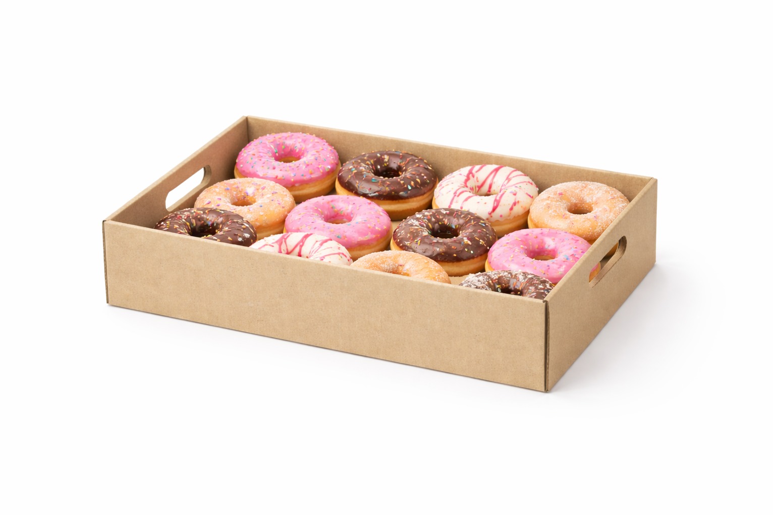 Kartonowe pudełko z uchwytami wypełnione różnorodnymi, kolorowymi pączkami z lukrem i posypką, na białym tle. Widok z góry, ostre światło.