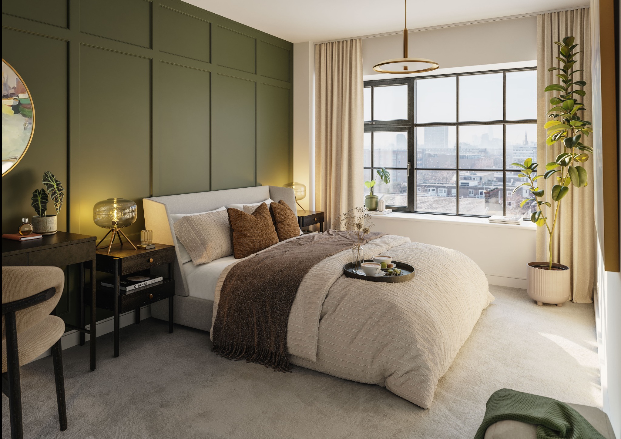 Elegancka sypialnia z łóżkiem, stolikami nocnymi i dużym oknem z widokiem na miasto. Ciemnozielona ściana z panelami dodaje wnętrzu charakteru.