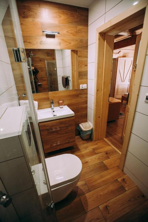 Jedna z wielu łazienek / Apartamenty Aleksandra Gronków 323