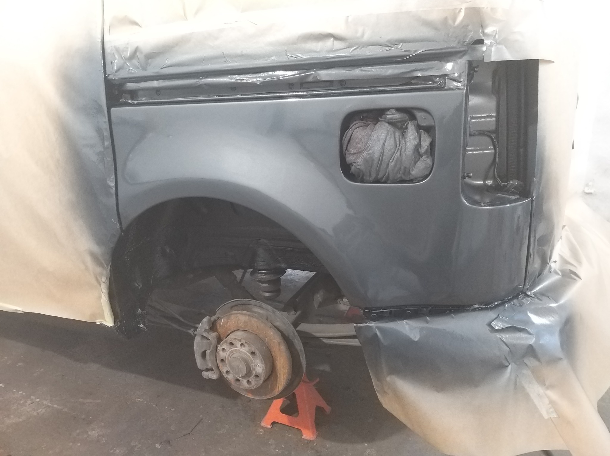 Lakierowanie błotnika drzwi przesuwnych Volkswagen caddy.