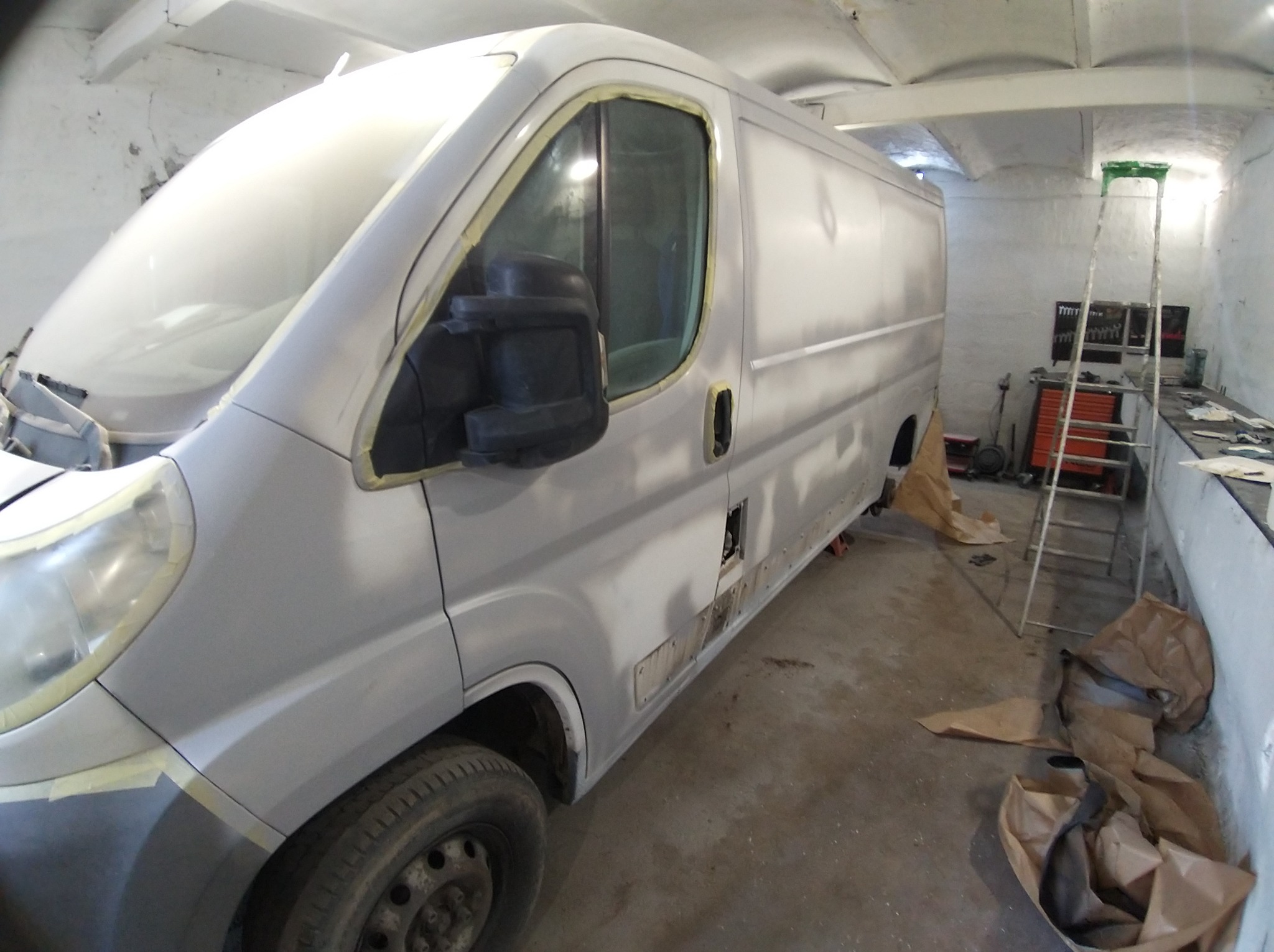 Przygotowywanie boksera do lakieru całościowego.