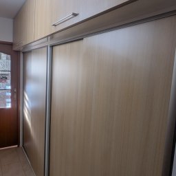 Zabudowa wnęki korytarza