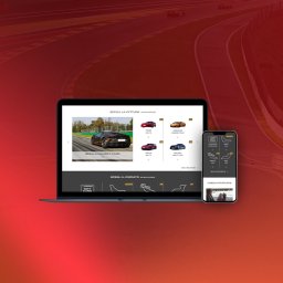 True False Sp. z o.o. - Laptop i smartfon prezentują stronę z ofertą jazdy sportowymi autami po torze wyścigowym. Czerwone tło z fragmentem toru. Unikalny układ urządzeń.