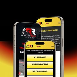 True False Sp. z o.o. - Trzy telefony z aplikacją Road to Race Academy, prezentujące różne ekrany: logo, datę wydarzenia i listę opcji (SFIDA GT, SIMULATORE, FORMULA 3). Żółto-czarna kolorystyka.