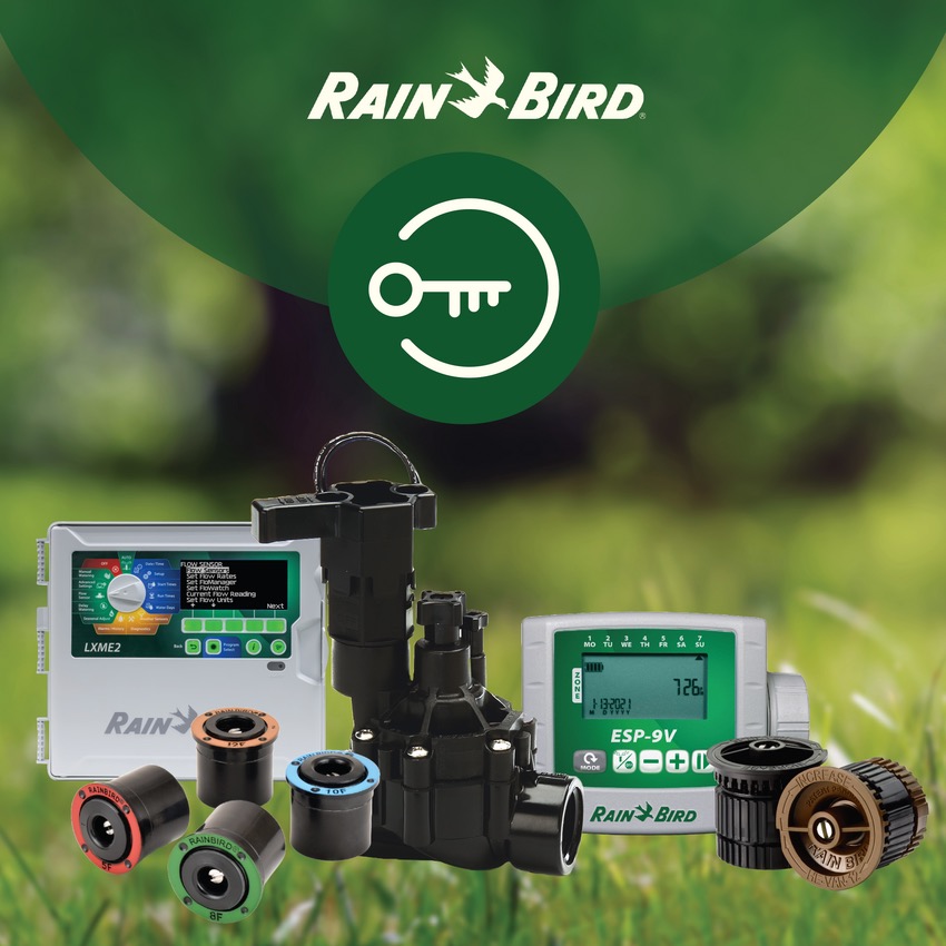 Elementy systemów nawadniania Rain Bird: sterowniki LXME2 i ESP-9V, elektrozawór i dysze rotacyjne na tle zieleni. Precyzyjne nawadnianie ogrodu.