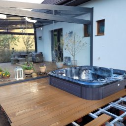 SIMPLA Marcin Skorulski - Wanna SPA z montażem w pełnej zabudowie WPC, pergola ALU jako ogród zimowy