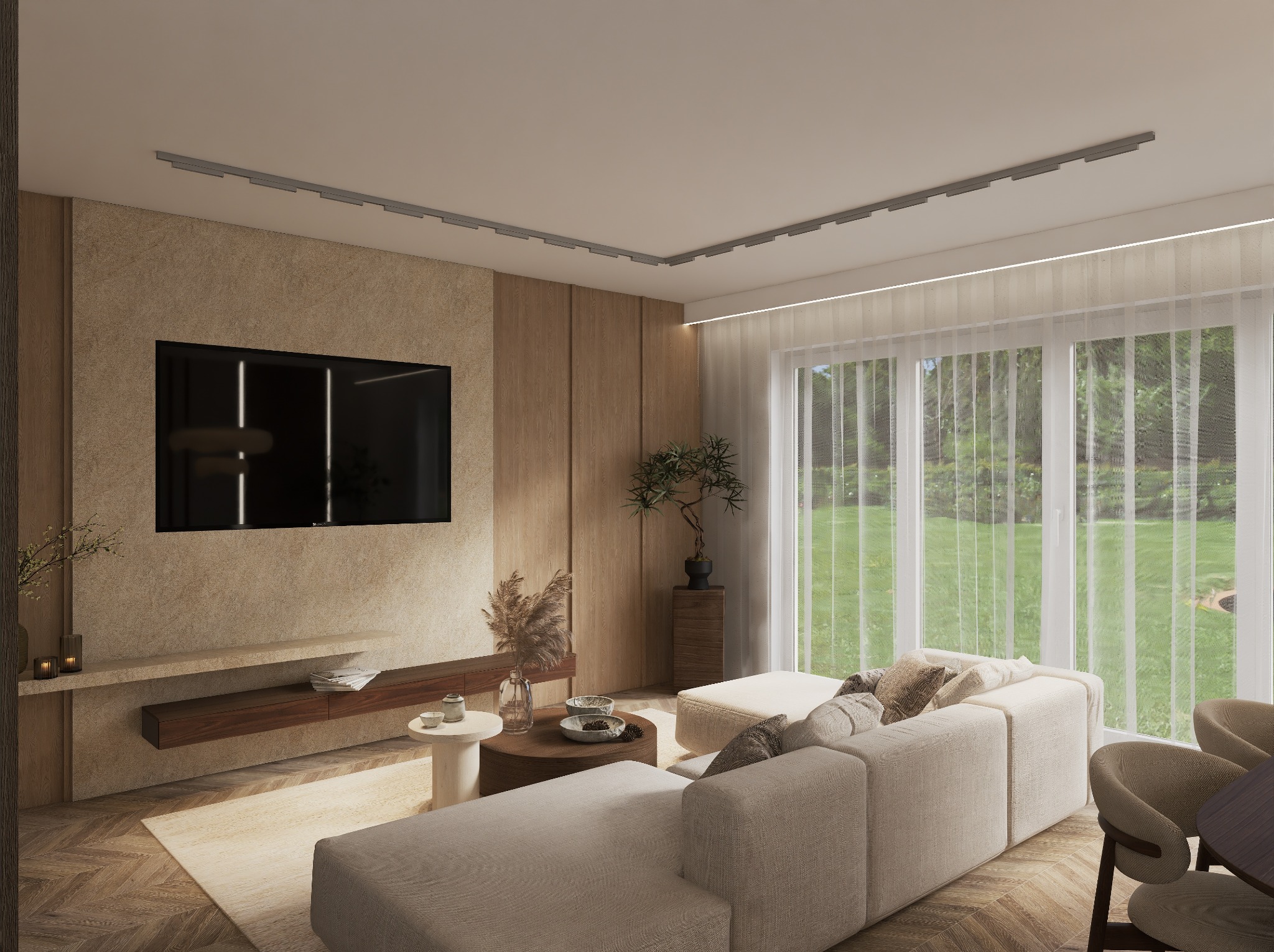 Jasne wnętrze salonu z beżową sofą, drewnianą podłogą i ścianą z telewizorem. Widok na ogród przez okno z firanami. Minimalistyczny design z akcentami roślinnymi.