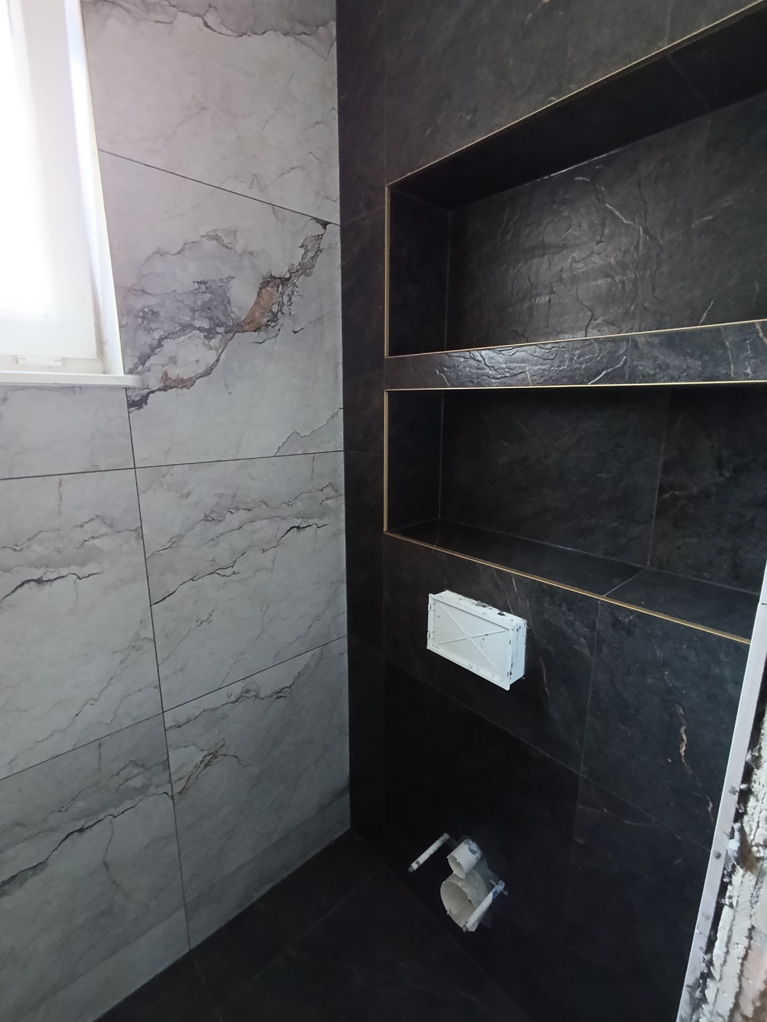 Zabudowa geberitu z wnękami