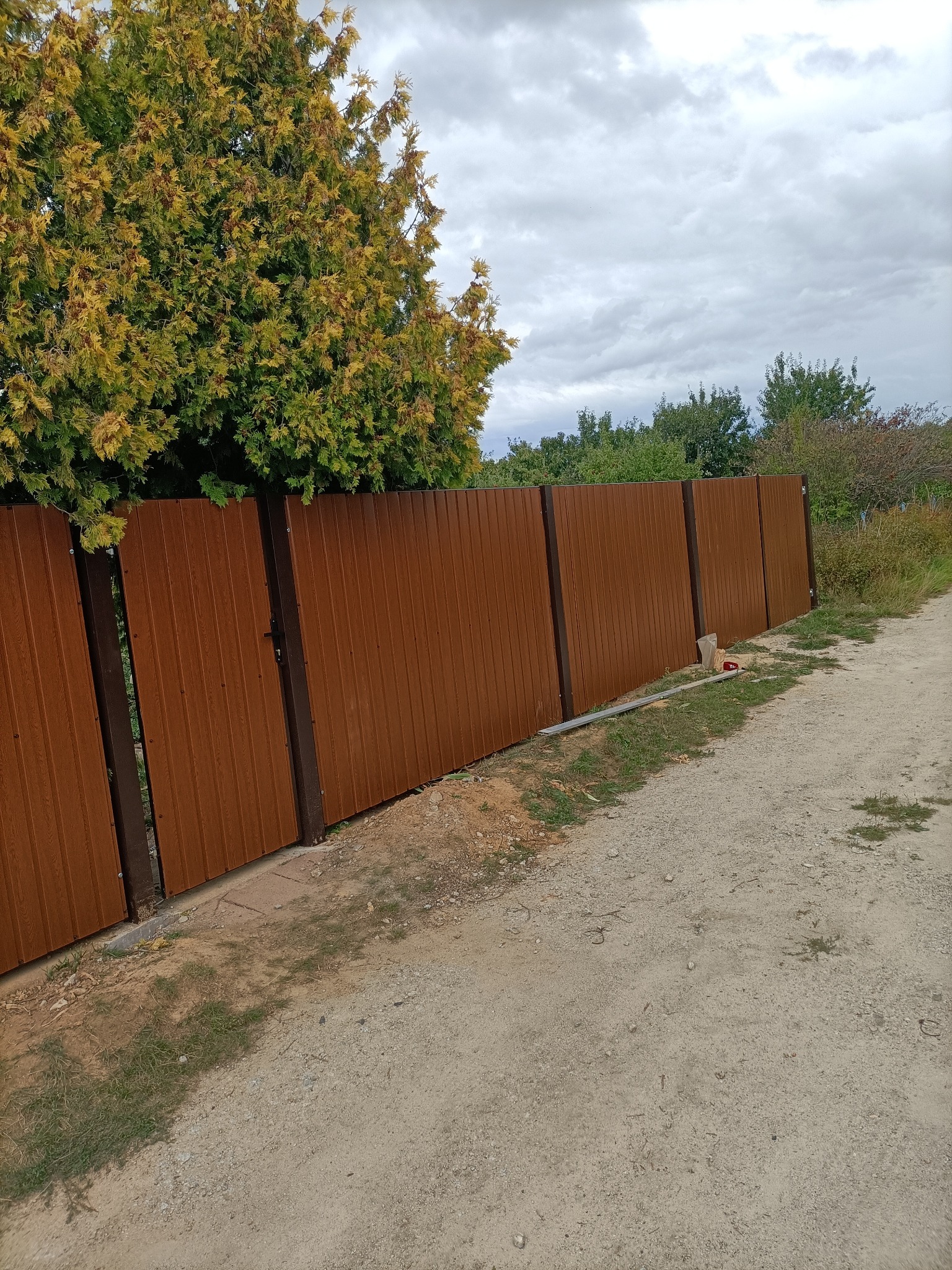 Rama z profila i wypełnienie blacha trapezowa