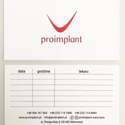 Combina Zuzanna Gałązka - Wizytówka i karta wizyt z logo 'proimplant' w kolorze czerwonym. Karta zawiera rubryki na datę, godzinę i lekarza, oraz dane kontaktowe firmy.