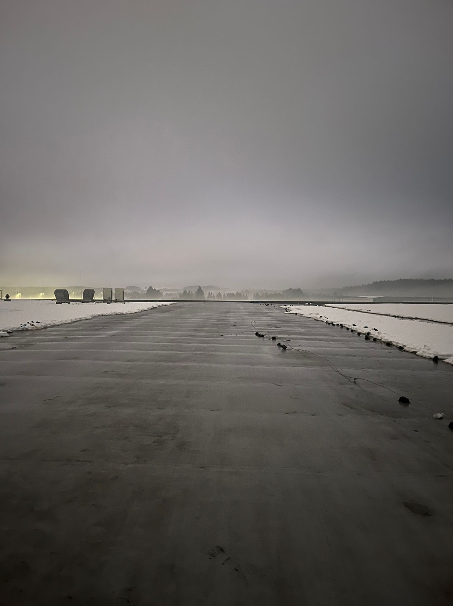 Odśnieżanie dachów magazynowych