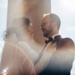 Chrzciny, komunie, śluby, plenery, portrety, wydarzenia, sesje biznesowe i korporacyjne.